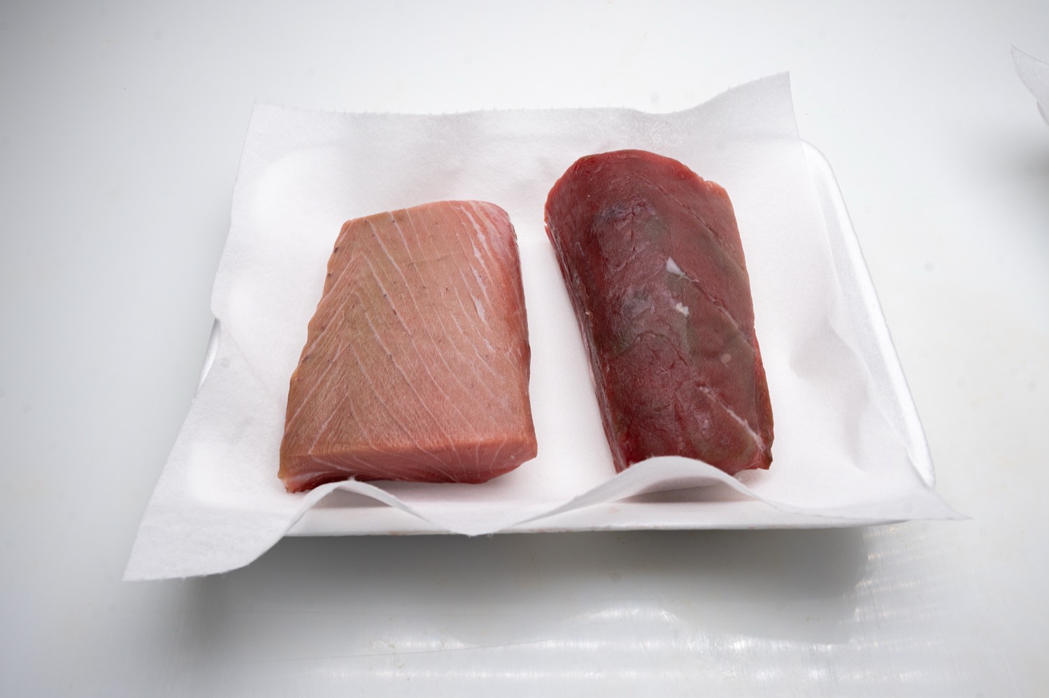 ถาดเนื้อจากซองระดับ 4 หลัง 4 วัน ชูโทโร่ซ้าย อากามิขวา บนกระดาษซับขาว